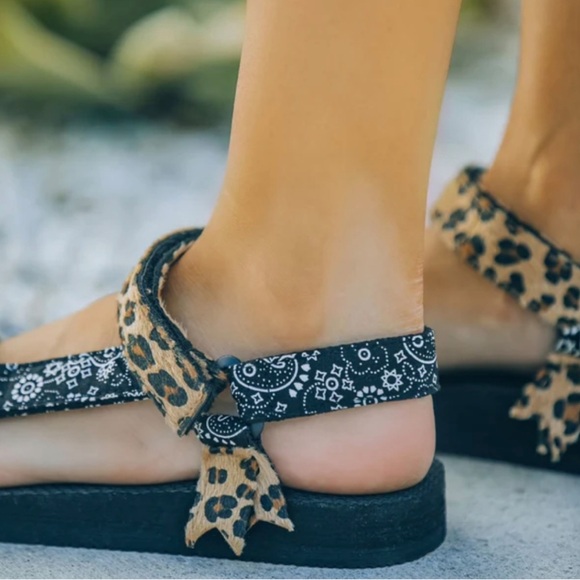 Shu Shop Bessie velcro Sandals - Shushop size 7 - Picture 2 of 9